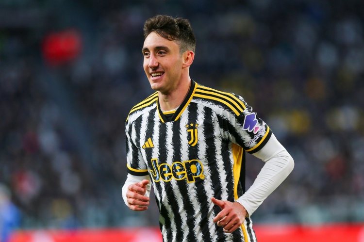 身价3000万欧，记者：巴萨非常希望能够引进尤文后卫坎比亚索