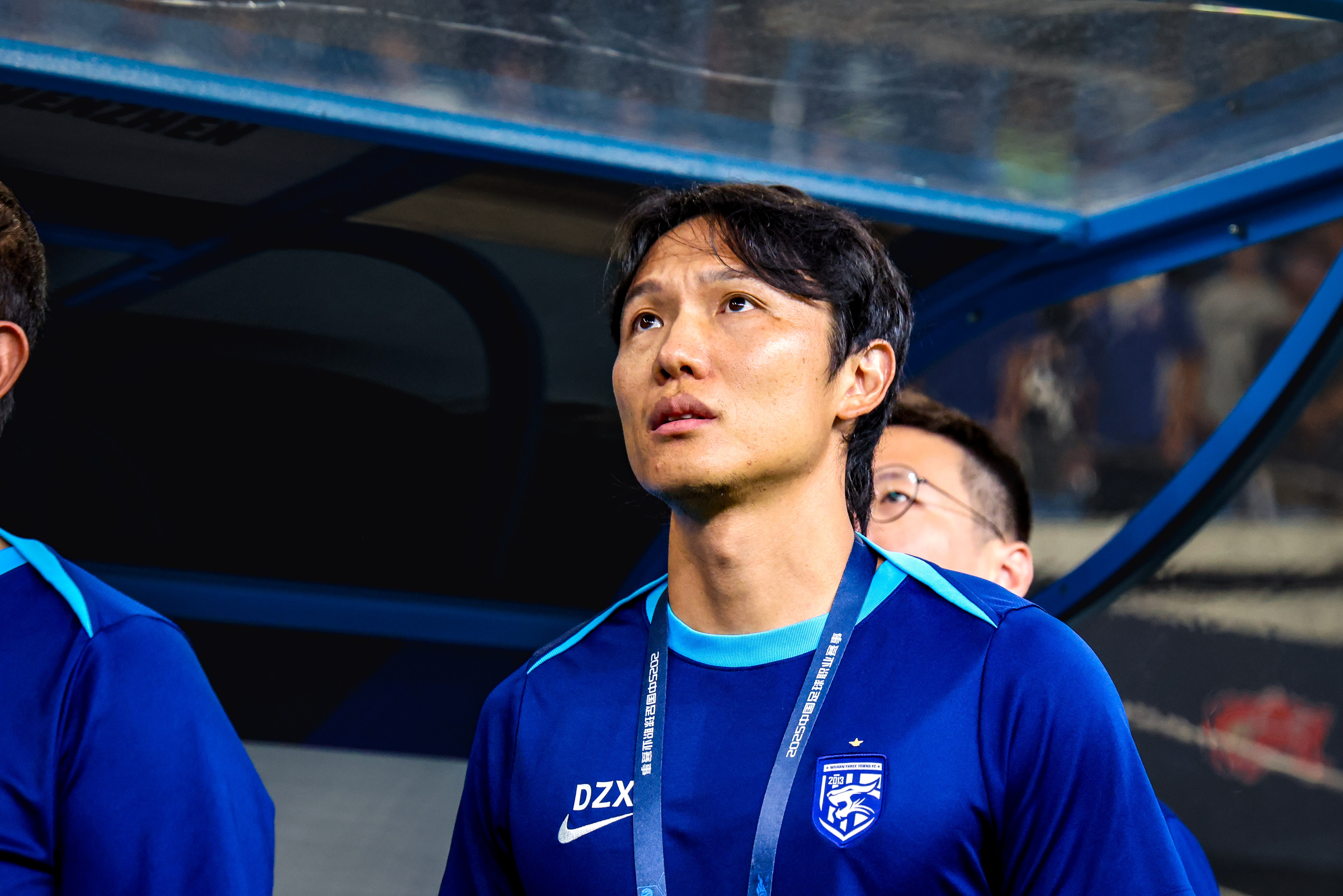 博主：武汉队出征湖北省城市足球联赛，邓卓翔任队长并身披10号