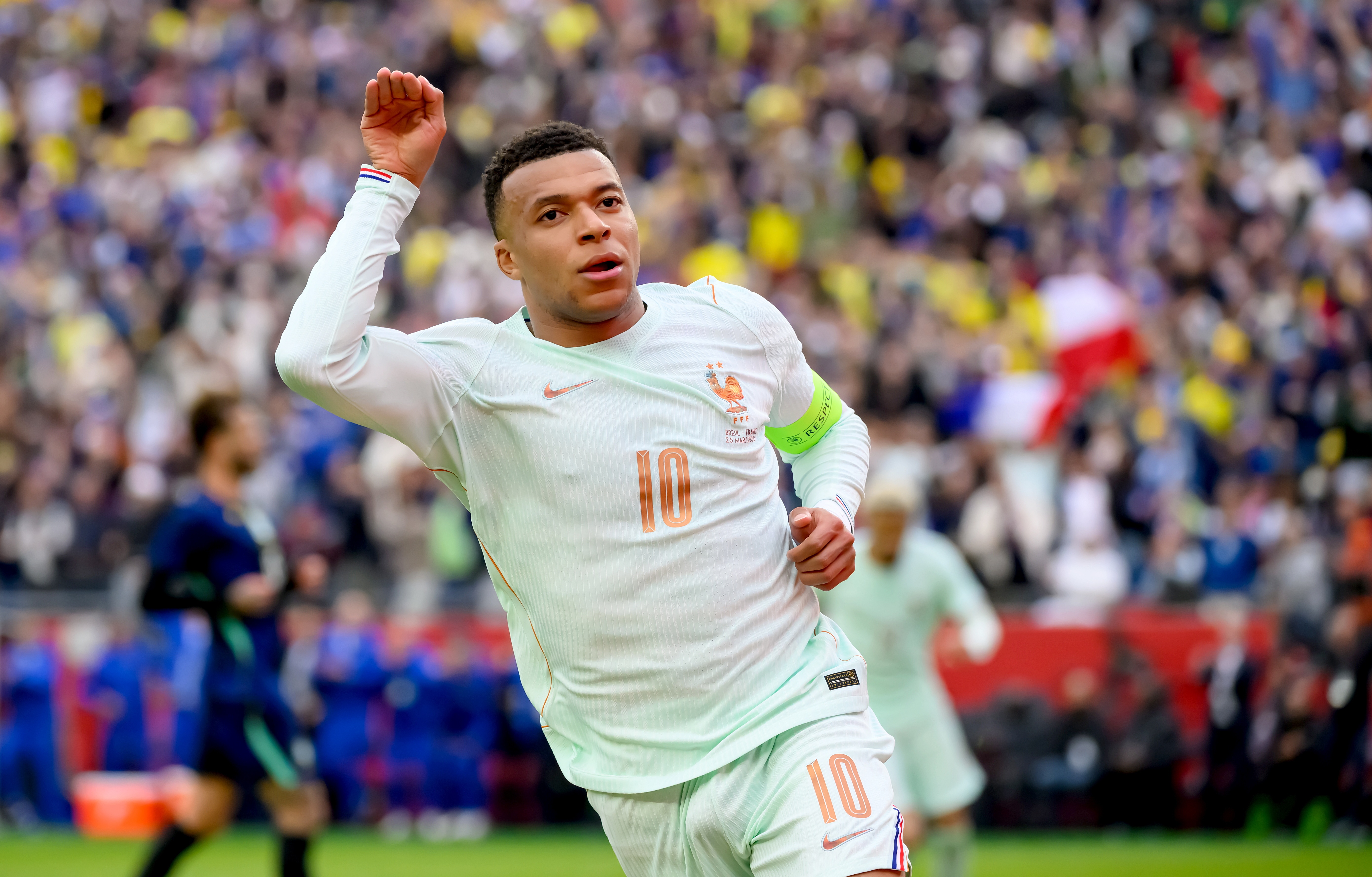 袖标之重！姆巴佩首次以队长身份出征世界杯，他能再次捧杯吗？