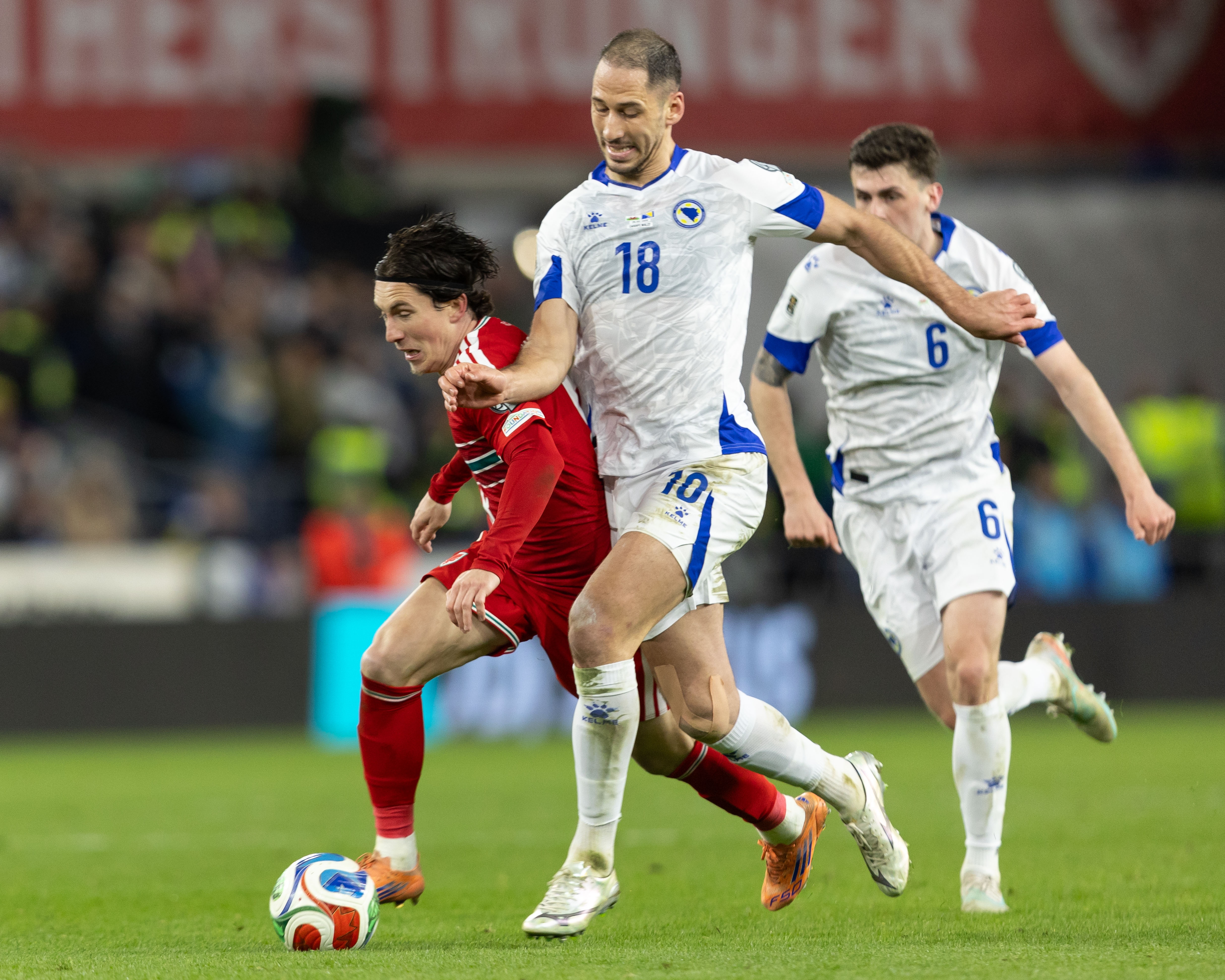 波黑后卫：意大利是世界最强球队之一；这是我第一次在赛后哭