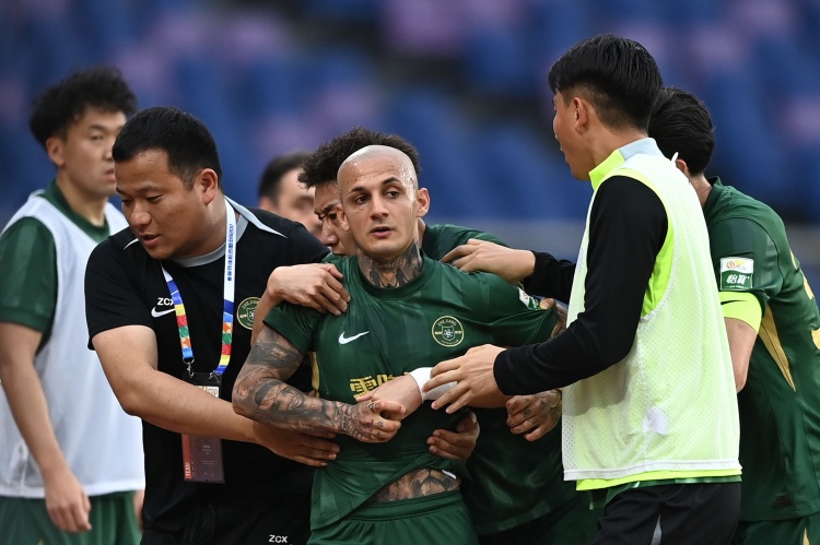 北青：米特里策赛后不久向全队表达歉意，但难逃停赛及罚款的追罚