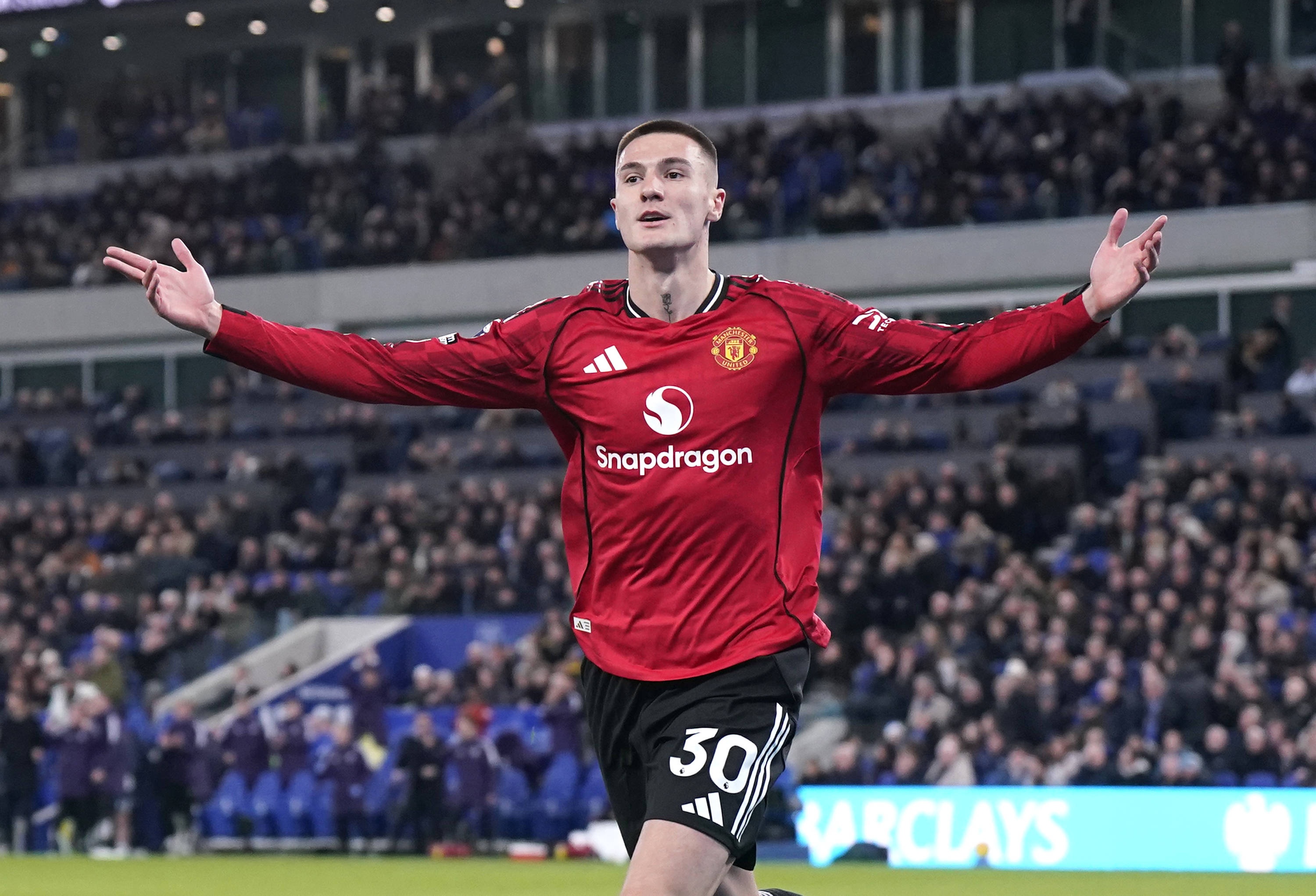 舍什科：B费应该当选本赛季英超最佳球员，我希望在曼联赢得奖杯