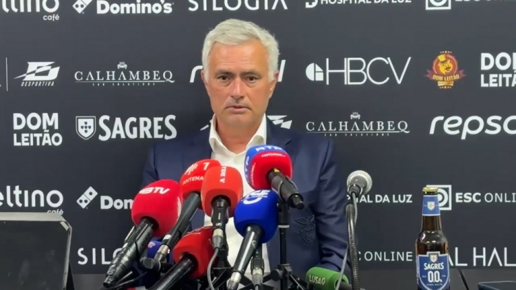 穆里尼奥赛后发布会：我决定留在本菲卡，不想再让某些球员上场