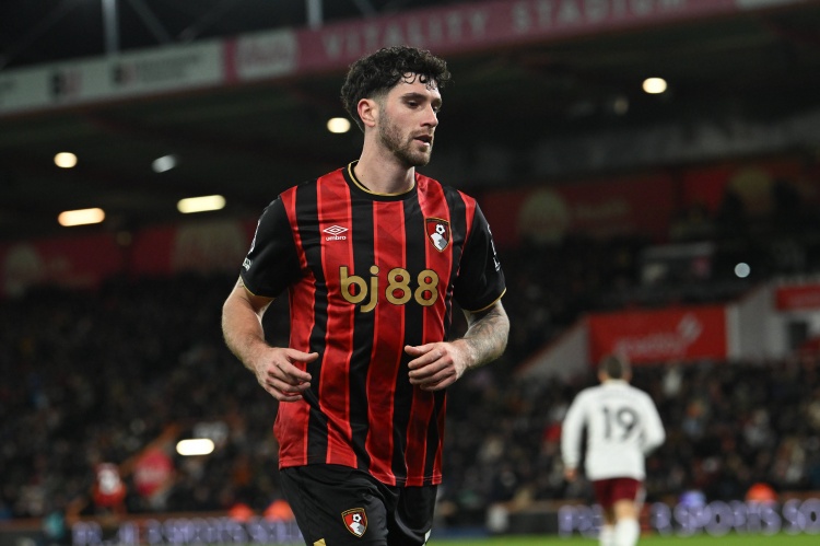 斯基拉：4队争取免签28岁后卫塞内西，含尤文、多特、维拉和热刺