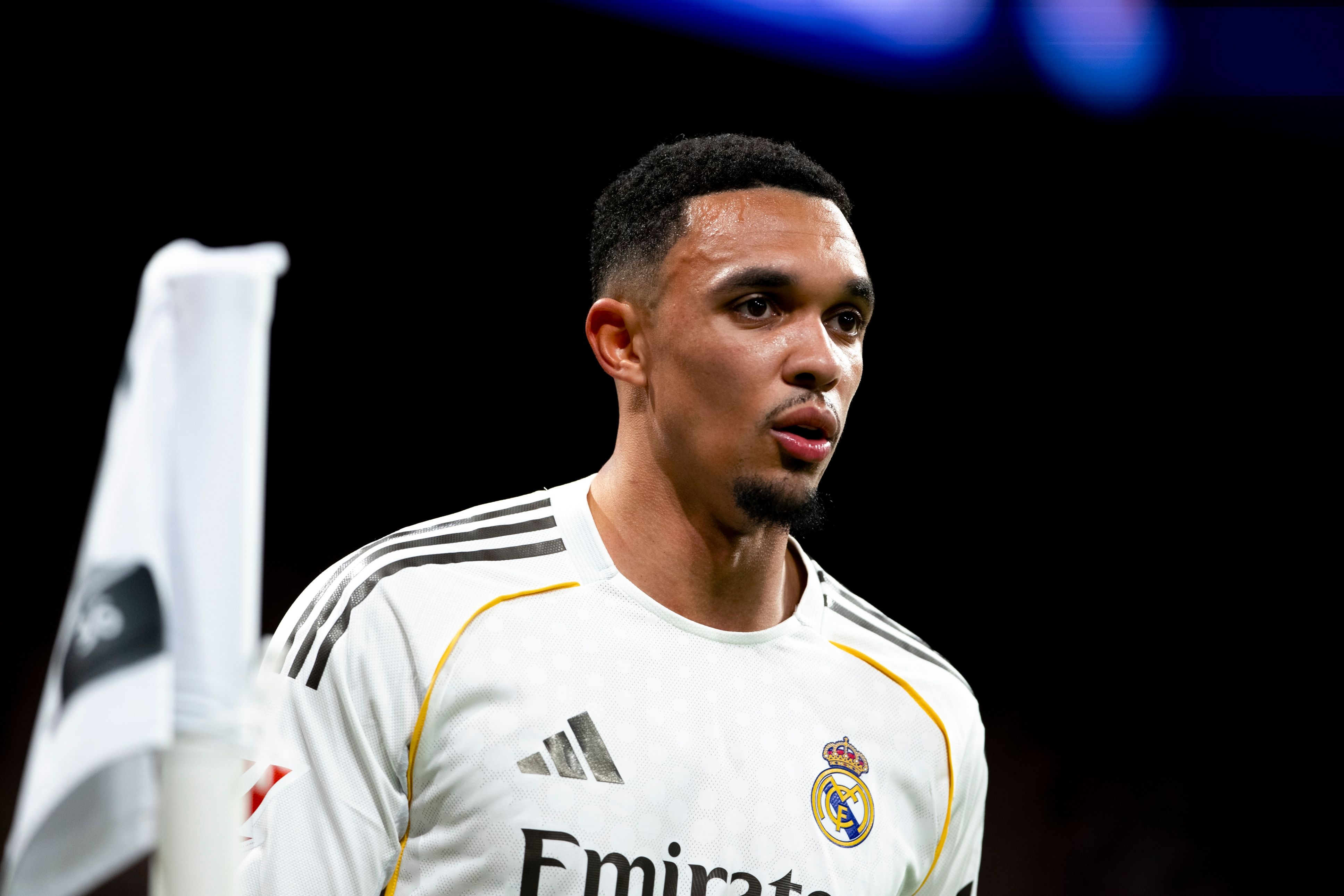 邮报：克服伤病困扰，阿诺德逐渐适应新环境并赢得皇马上下的信任