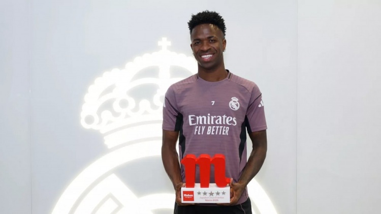 领取3月最佳奖杯！维尼修斯：感谢球迷投票，希望对阵拜仁能晋级