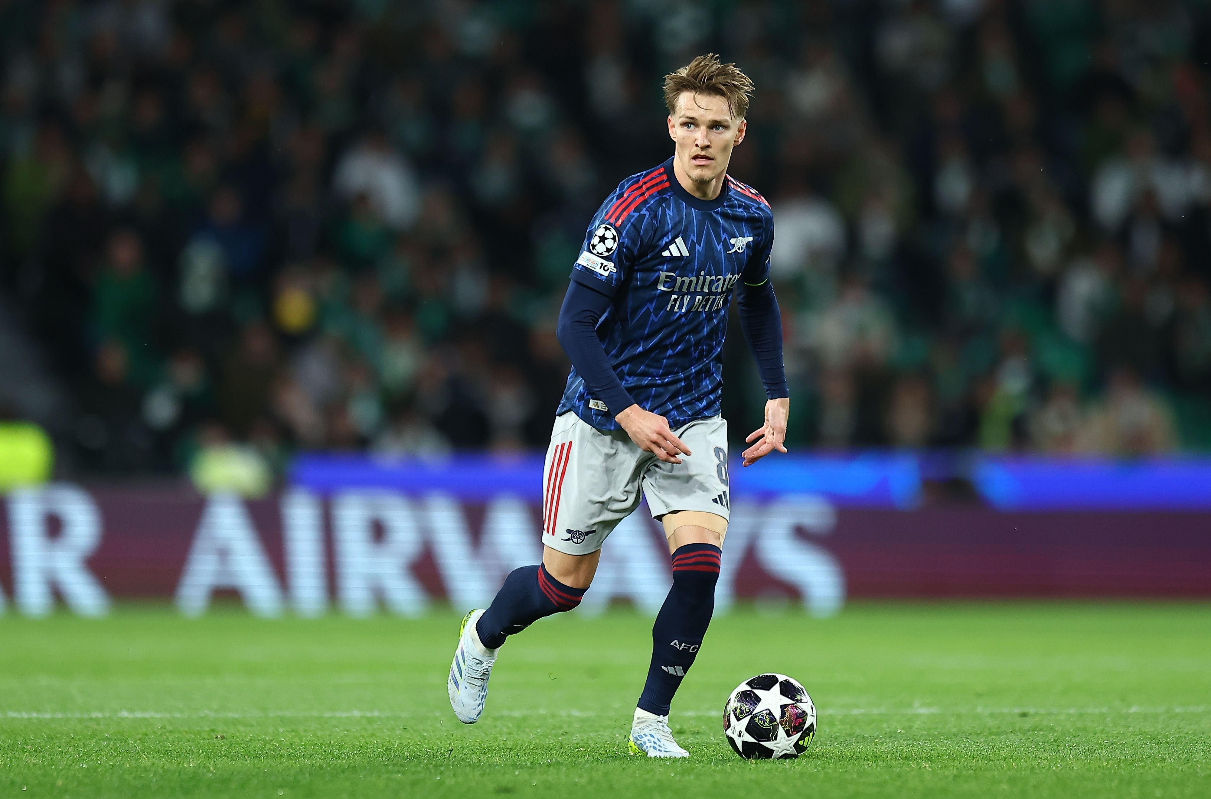 邮报：厄德高养伤期间负责教练和球员的联系，他在幕后的作用很大