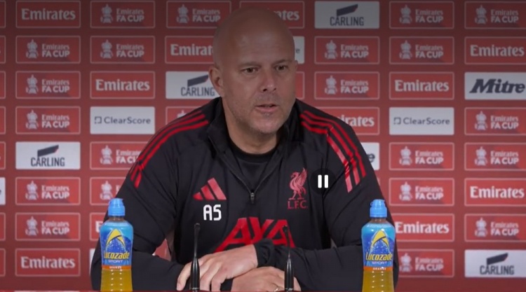 斯洛特：阿利松无法参加对阵巴黎的比赛，他预计赛季末恢复健康