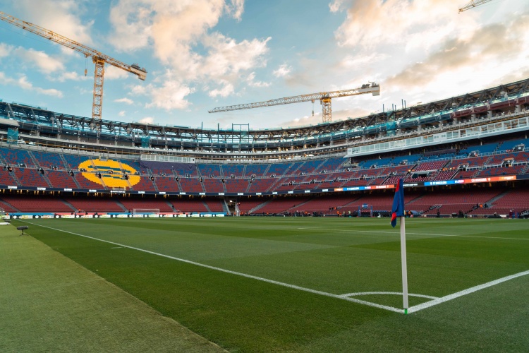 世体：诺坎普第三层看台建造即将完成，今夏安装顶棚