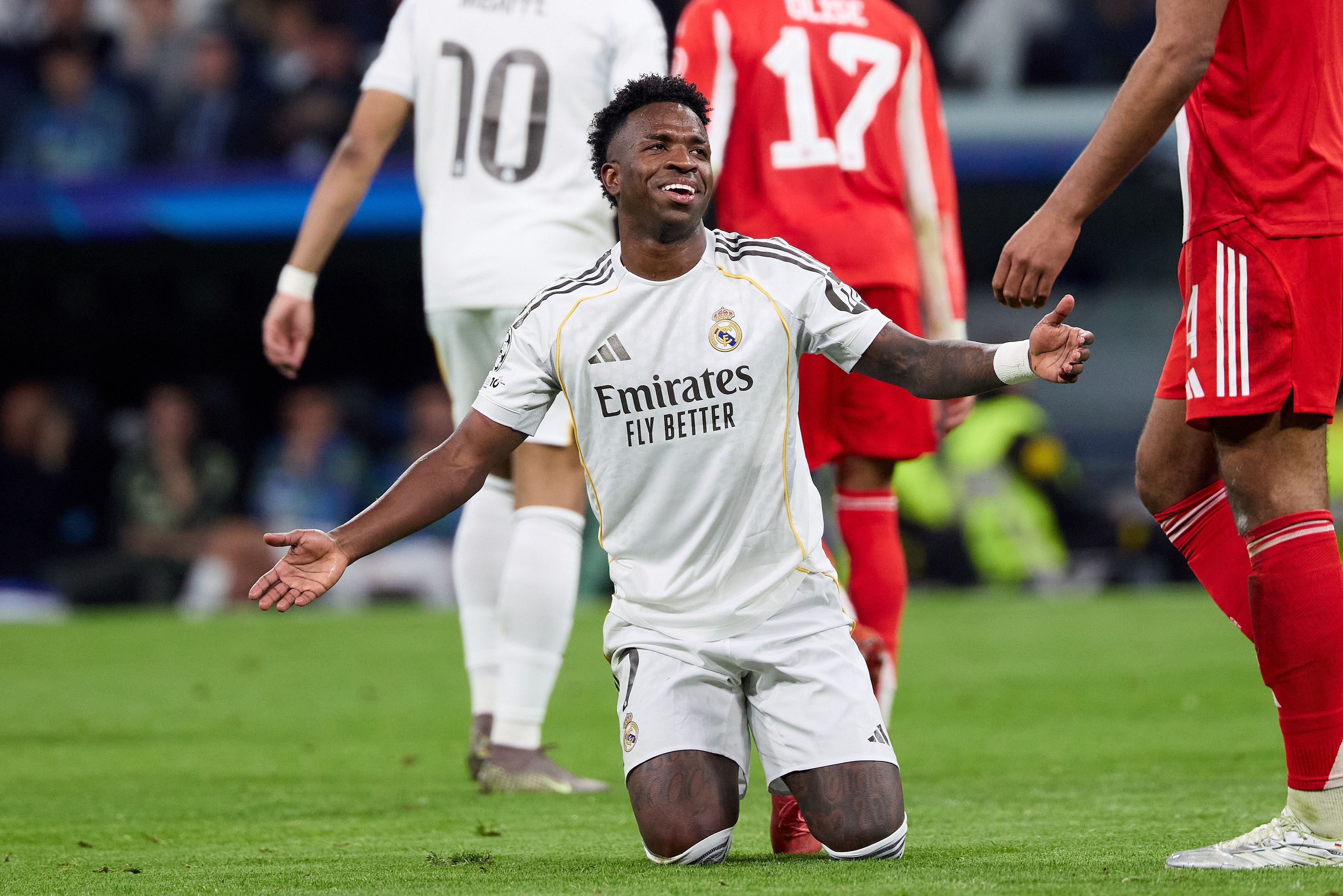 范德法特：受到轻微碰撞维尼修斯就倒地，接着又向裁判索要红牌