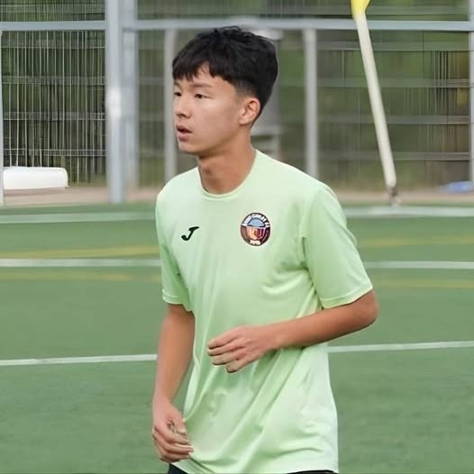 巴萨官方：签下哈萨克斯坦15岁边锋门迪卡诺夫，球员今夏正式加盟