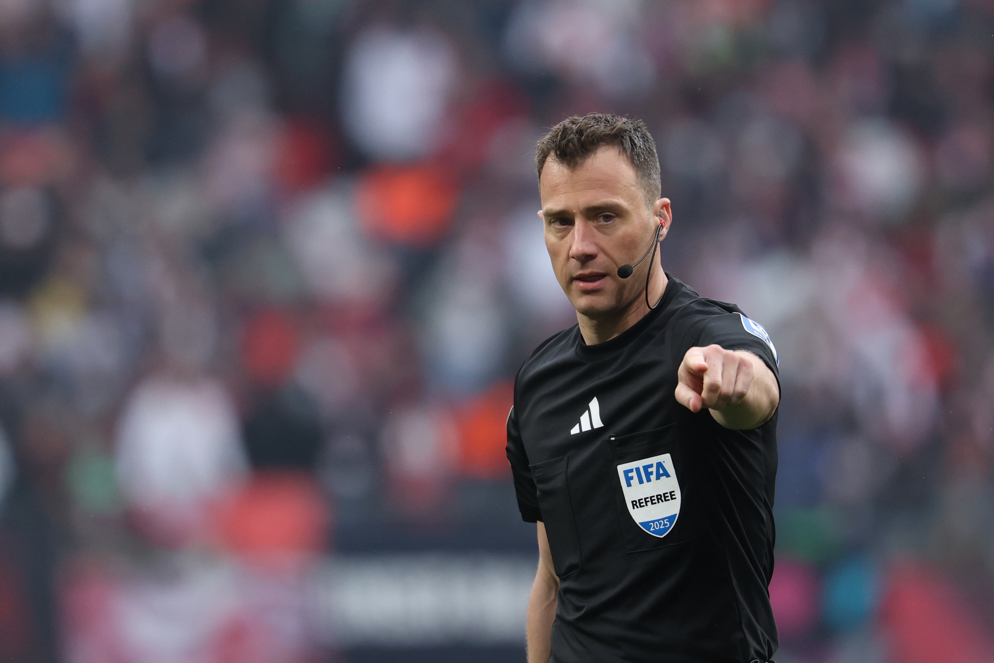 官方：44岁主裁茨瓦尔将执法勒沃库森主场迎战拜仁的德国杯半决赛