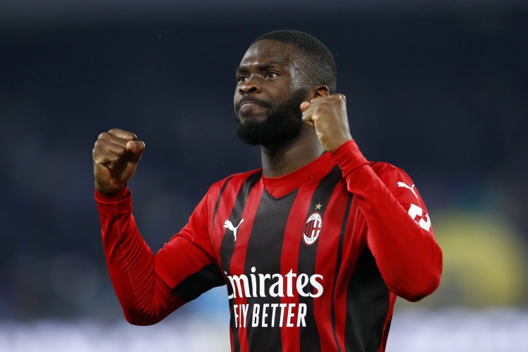 隆戈：米兰与托莫里接近就加薪续约到2030年达成协议，近期会官宣