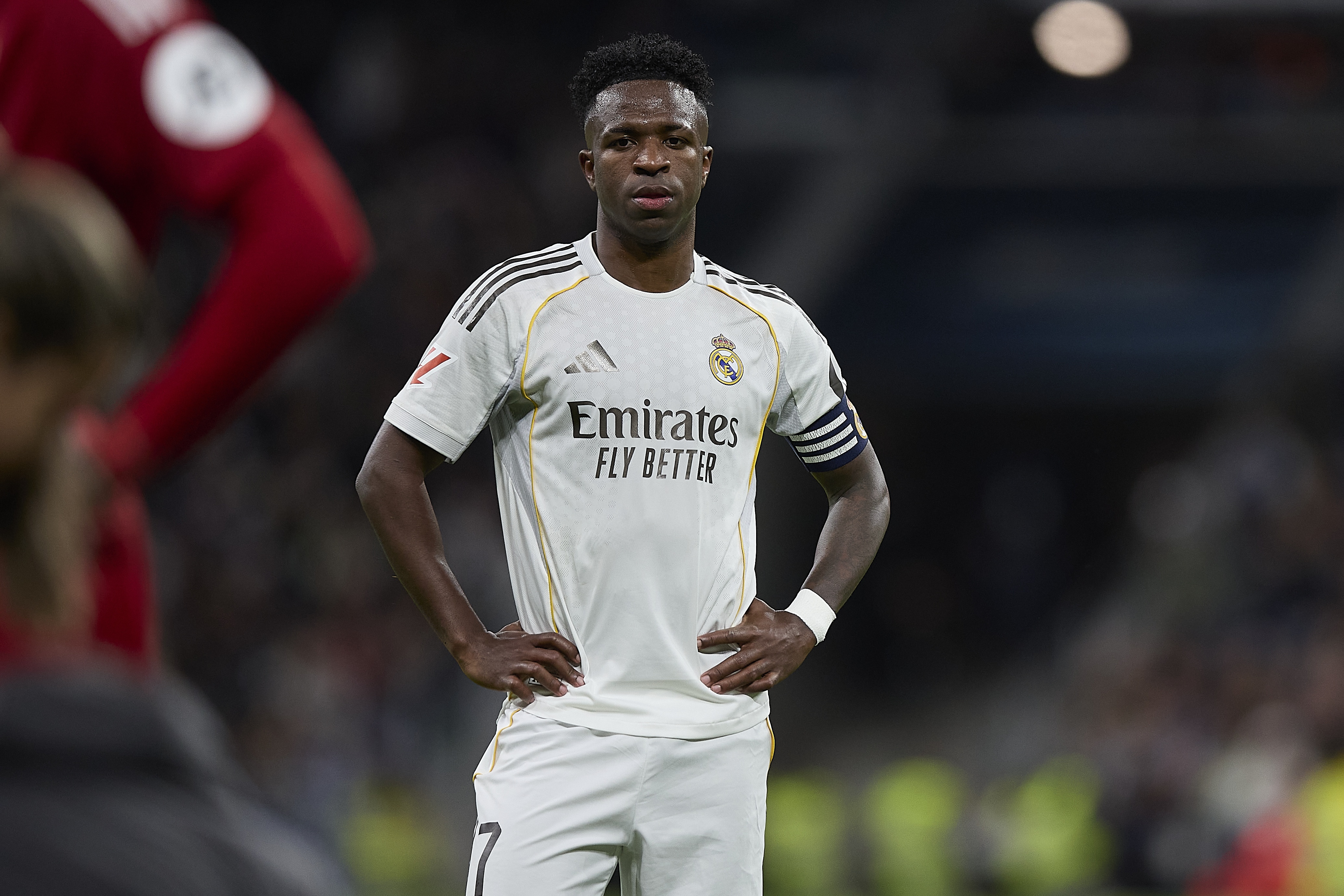 阿斯：预计维尼修斯明日回到外场训练 巴尔韦德得到许可今日休假