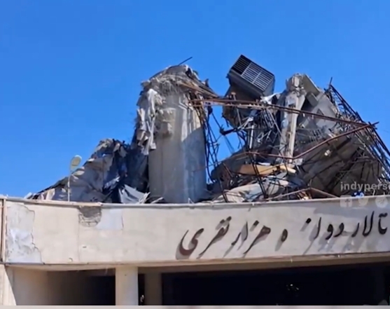 一片废墟！伊朗阿扎迪体育场多处设施遭爆炸破坏，需要大规模重建