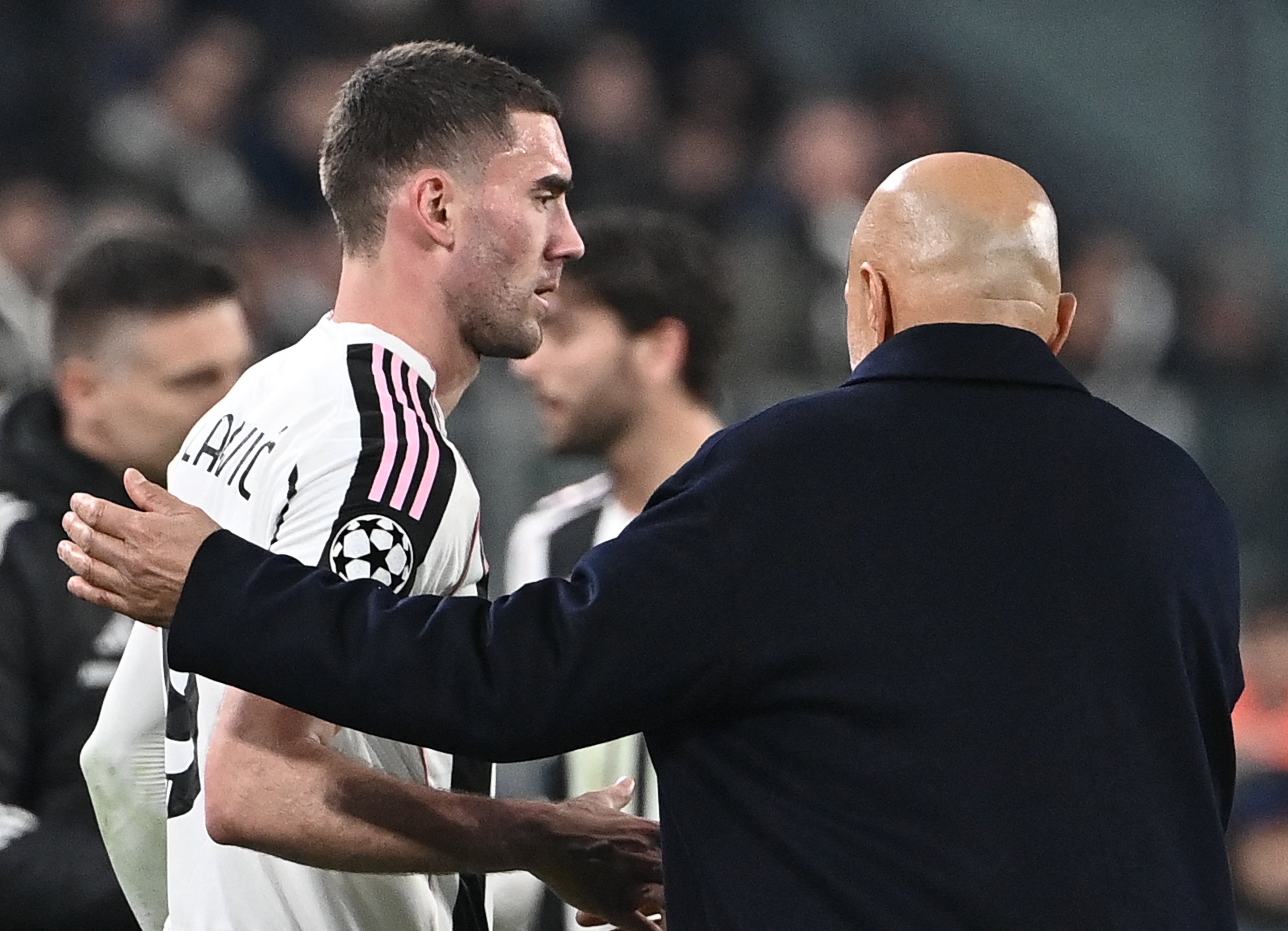 还续约吗？迪马：弗拉霍维奇缺席比赛，因在热身环节受伤