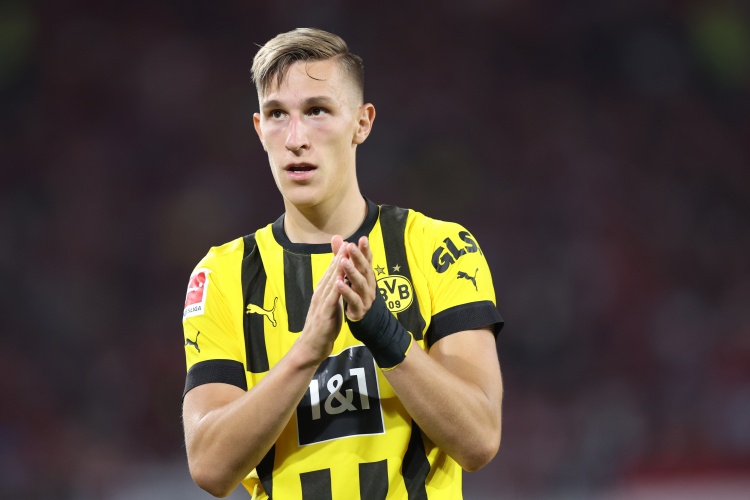 图片报：多特认为施洛特贝克被欲望蒙蔽双眼，据说红军曼联有意他