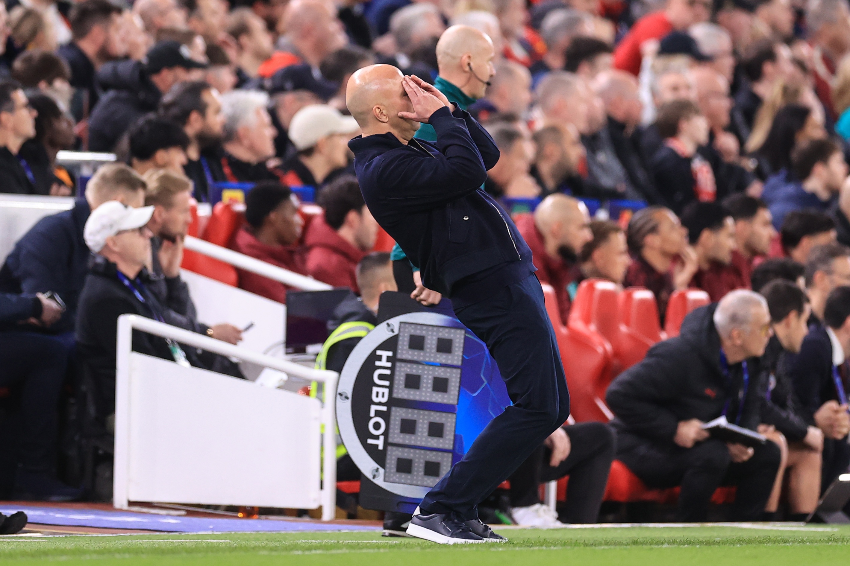 罗马诺：斯洛特的情况没有改变，俱乐部管理层始终支持并信任他