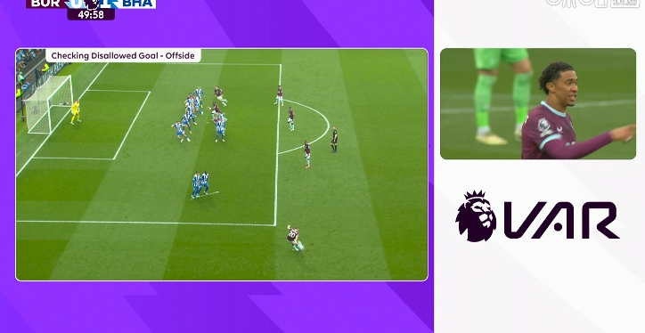 伯恩利攻入一球，边裁举旗示意越位 VAR复核后确认越位