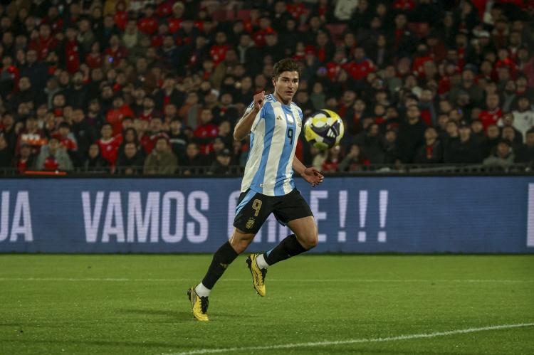 阿媒谈阿尔瓦雷斯：阿根廷目前表现最好的球员之一，世界杯无忧