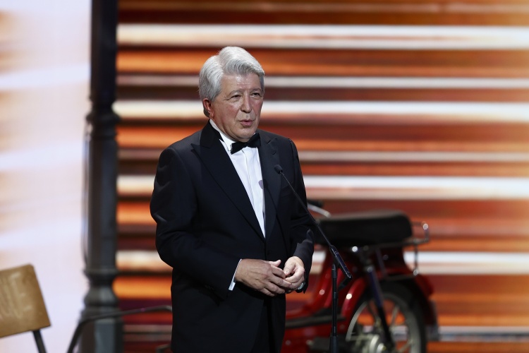 马竞主席：老是问巴萨和阿尔瓦雷斯，你们烦不烦啊