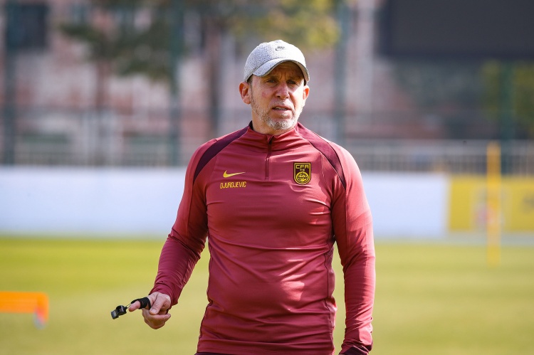 久帅：通过热身赛来精简球员 中国球员的优势是非常勤奋好学