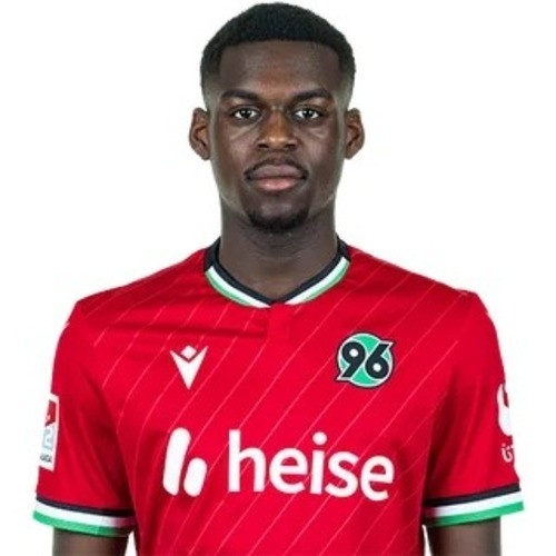 图片报:法鹰有意20岁后腰阿塞科 拜仁已激活回购且预计要价数千万