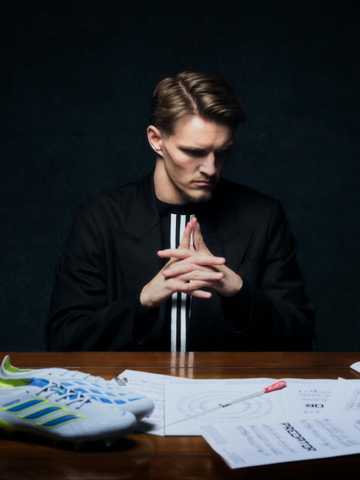 厄德高正式从耐克转投阿迪达斯，获个人高度定制款猎鹰26战靴