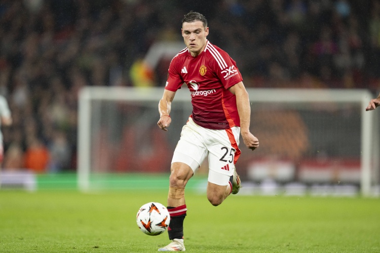 记者：即使卡塞米罗离队乌加特也是替补，阿贾克斯等队有意后者