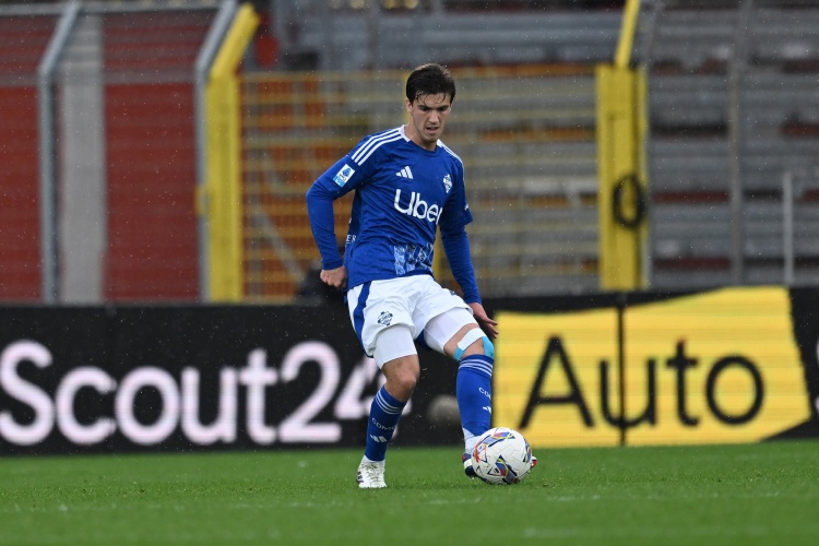 意媒：国米询问科莫中场佩罗内的信息，科莫估价至少3000万欧