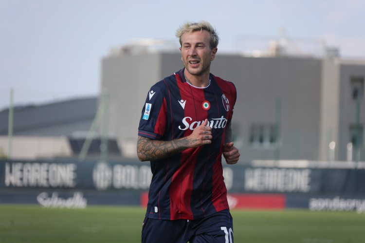 贝纳德斯基：阿斯顿维拉比我们更有经验，比分1-3和1-2是两回事