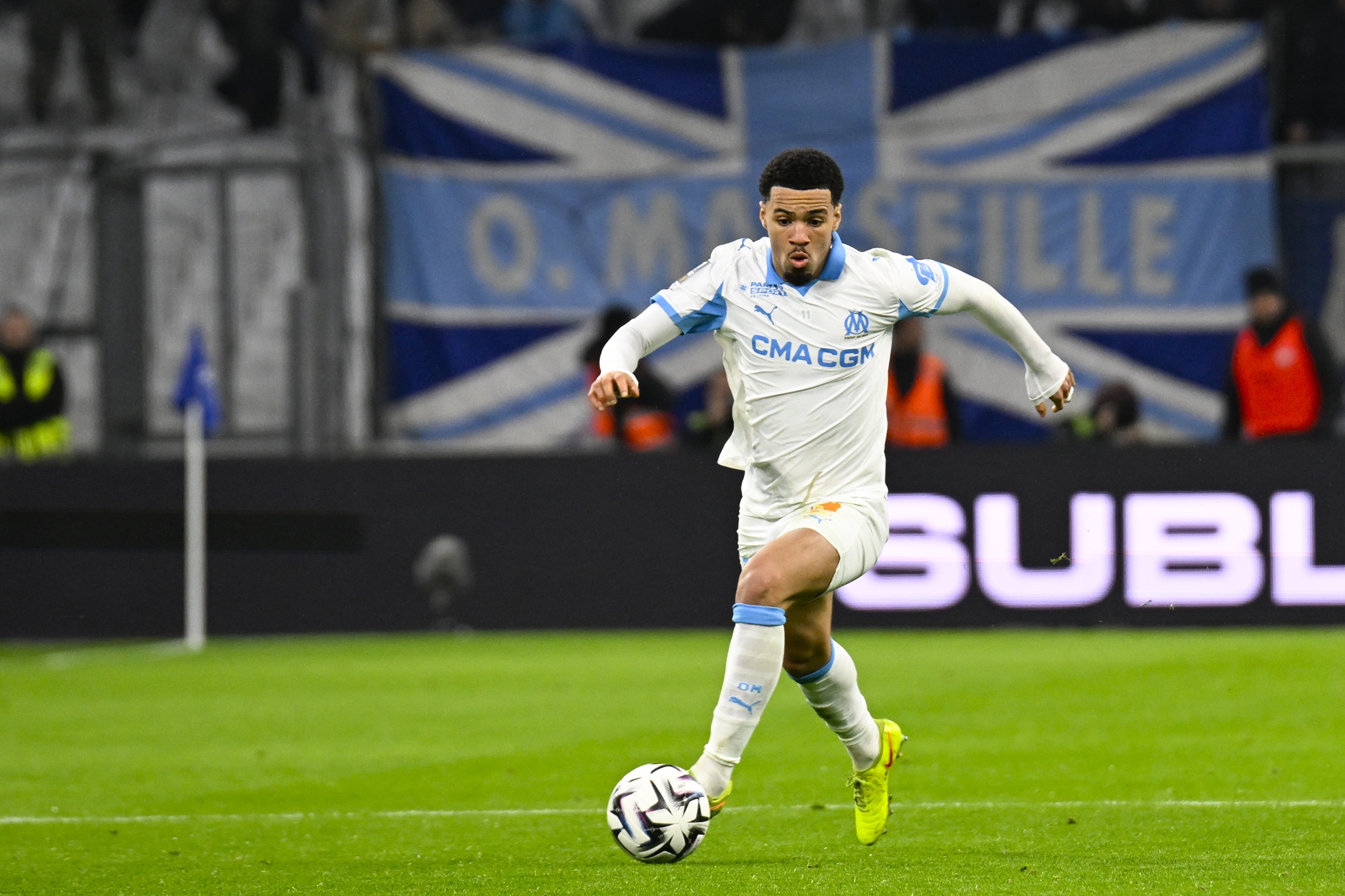 队报：恩瓦内里月薪约30万欧，出场次数越多马赛支付的租借费越少