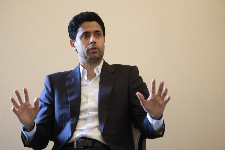 法媒：巴黎市长观战巴黎比赛，纳赛尔送签名球衣，双方修补关系